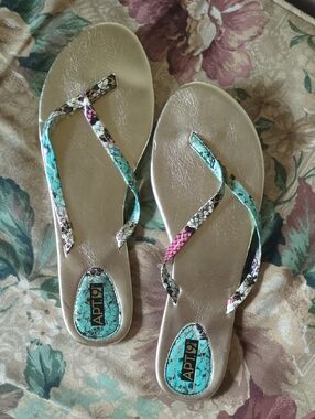 APT. 9 Women's Metallic Gold Flip Flop Sandals with Turquoise Snake-Print Straps